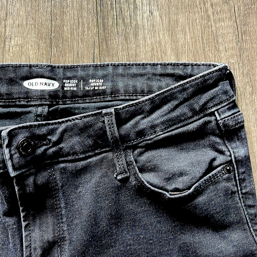 Old Navy Pop Icon Skinny Mid-Rise black Jeans - Size 6
